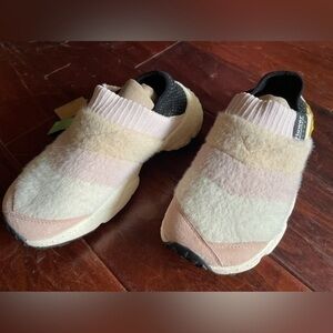 Anthropologie Flower Mountain Camp Sneakers. NWT